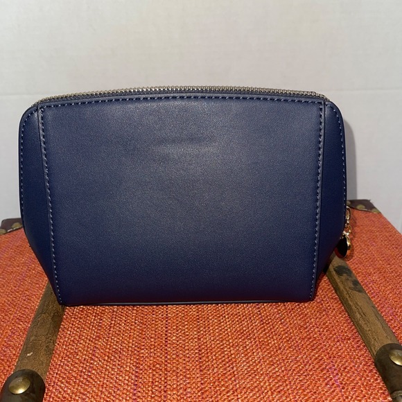 NWT Mark and Graham NO MONO‎ vegan leather  travel pouch  NAVY  Slight Mark - Picture 1 of 7